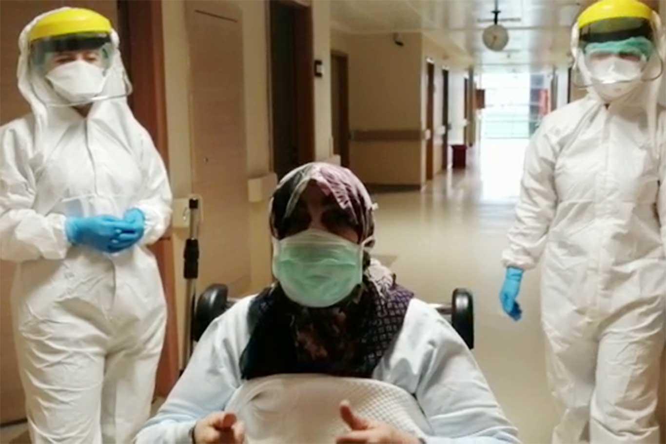 79 yaşındaki Coronavirus hastası şifa bularak taburcu oldu